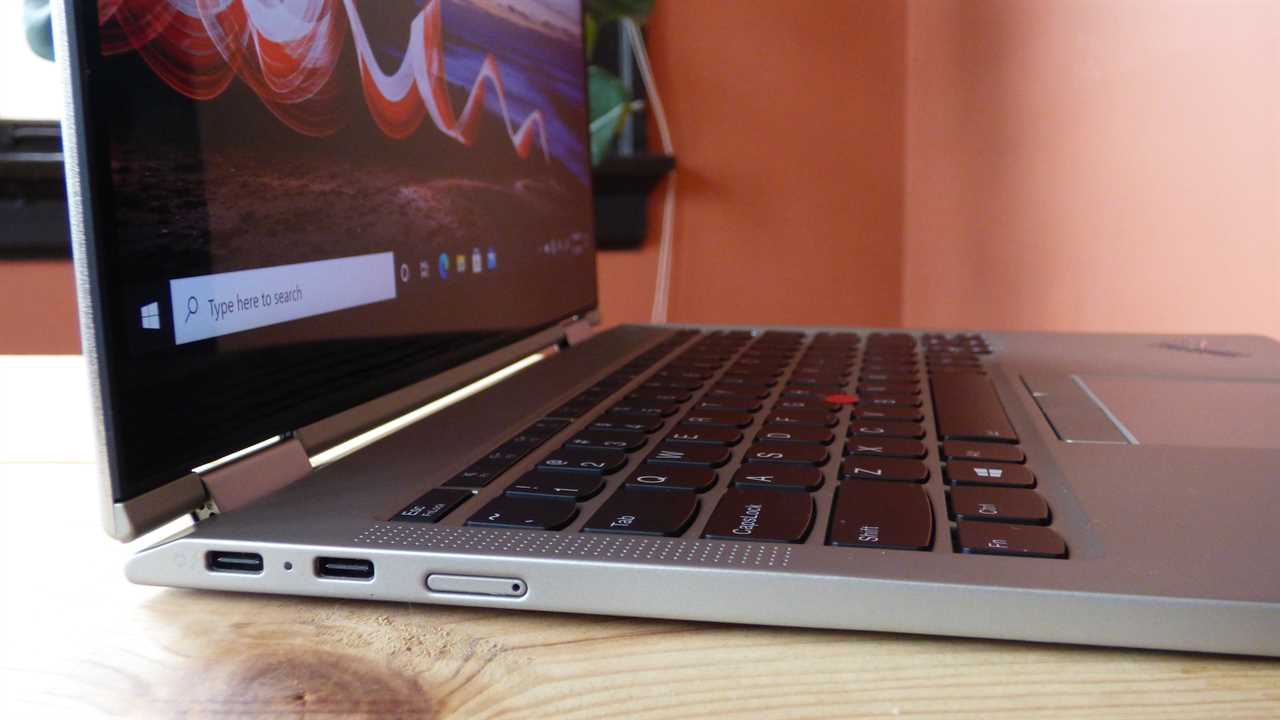 Lenovo ThinkPad X1 Titanium Yoga (Side View)